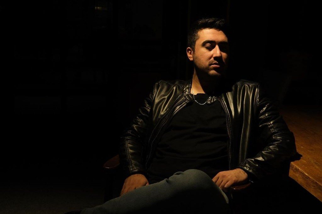 Ozan Gelen Yepyeni Şarkısı “Yansın Dünya” ile Müzik Listelerine Hızlı Bir Giriş Yapıyor.